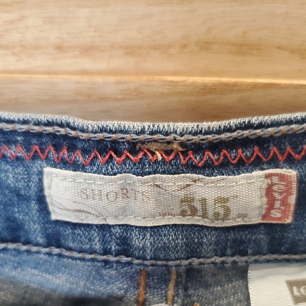 Women's Levi's 515 cuffed Denim Shorts Size 14 - Picture 2 of 14
